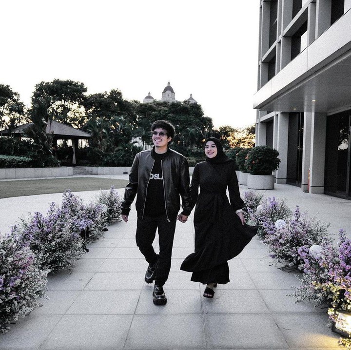 <p>Atta Halilintar dan Aurel Hermansyah menikah para 3 April 2021, Bunda. Tahun ini, keduanya pun merayakan anniversarry pernikahan yang ke-2. (Foto: Instagram: @attahalilintar)</p>