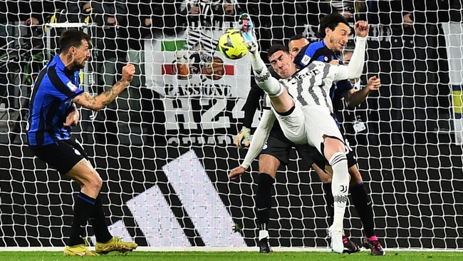 Striker Juventus, Dusan Vlahovic menghapus akun Instagram miliknya. Hal ini disebut berkaitan dengan performa buruk yang sedang dijalani.