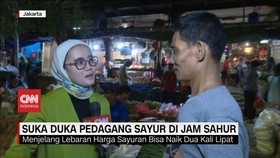 VIDEO: Suka Duka Pedagang Sayur di Jam Sahur