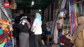 VIDEO: Bukan Hanya Pakaian, Warga Ternate Buru Gorden Untuk Lebaran