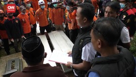 VIDEO: 9 Jenazah Korban Pembunuhan di Banjarnegara Dimakamkan Massal