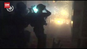 VIDEO: Pasukan Israel Tembakkan Gas Air Mata ke Jemaah Masjid Al-Aqsa