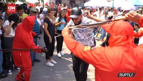 VIDEO: Warga El Salvador Gelar Tradisi Cambuk Sambut Paskah