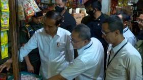 VIDEO: Zulhas Dampingi Jokowi ke Pasar Pantau Harga Bahan Pokok