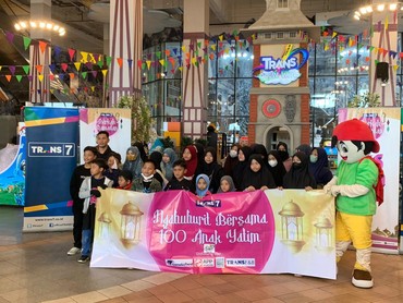Trans7 Ajak 100 Anak Yatim Ngabuburit di Trans Snow World