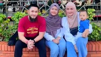<p>Dalam pernikahan tersebut, pasangan ini sudah dikaruniai 4 orang anak. Namun takdir Tuhan, mereka kehilangan anak kedua yang diberi nama Fatimah hanya dalam 5 menit setelah dilahirkan. (Foto: Instagram @methayuna)<br /><br /><br /></p>