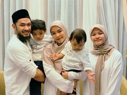 7 Potret Uki Eks NOAH dan Istri Usai Hijrah Bareng, Sudah 13 Tahun Menikah