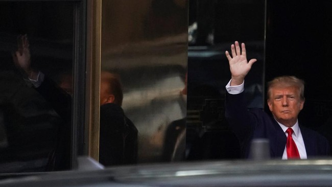 Donald Trump telah menyatakan dirinya tidak bersalah atas 34 tuntutan dakwaan pidana. Sidang akan dilanjutkan pada 4 Desember mendatang.