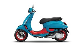 Vespa Primavera Edisi Ngejreng Biru-Oranye Meluncur, Harga Rp60 Juta