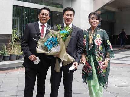 Anak Jadi Pengacara Viral & Jadi Doktor di Usia 25 Th, Artis Yayuk Suseno Ungkap Pola Asuh