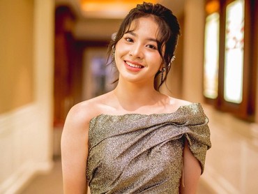 img-title Zee Lulus dari JKT48, Ucapkan Salam Perpisahan untuk Fans