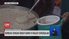 VIDEO: Berbuka Dengan Bubur Samin di Masjid Darussalam