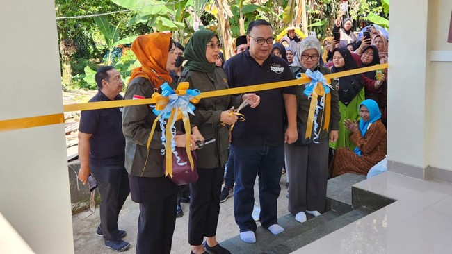 CT ARSA Foundation bersama berbuatbaik.id meresmikan bantuan pembangunan masjid yang sebelumnya rusak parah akibat gempa bumi Cianjur pada November 2022 lalu.