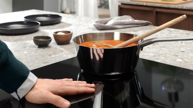 Kompor Induksi Electrolux tersedia dalam beberapa pilihan zona masak dan ukuran bahkan dalam bentuk portable untuk kegiatan memasak di mana saja dan kapan saja.