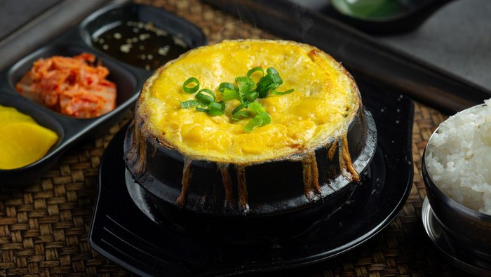 Gyeranjjim atau telur kukus khas Korea salah satu hidangan yang bisa disajikan sebagai menu sahur