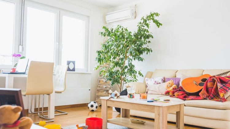 Ilustrasi Ciri Rumah yang Tidak Dimasuki Malaikat Untidy living room. Children's toys all around a place