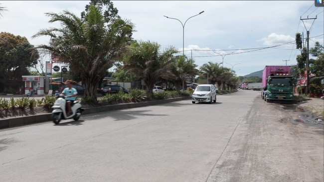 Polisi beralasan jika sepeda motor melintasi JLS, akan rawan terjadi kecelakaan. Terlebih saat pemotor berpapasan dengan truk atau kendaraan besar.