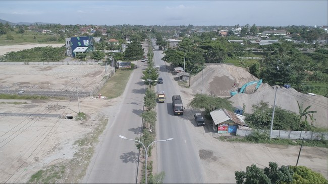 Pemudik yang mengendarai sepeda motor diminta berhati-hati saat menuju Pelabuhan PT Pelindo Ciwandan.