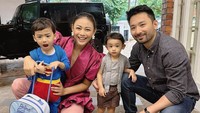 7 Potret Whulandary Herman Puteri Indonesia Ikut Suami Tinggal di Malaysia, Sudah Dikaruniai 2 Anak