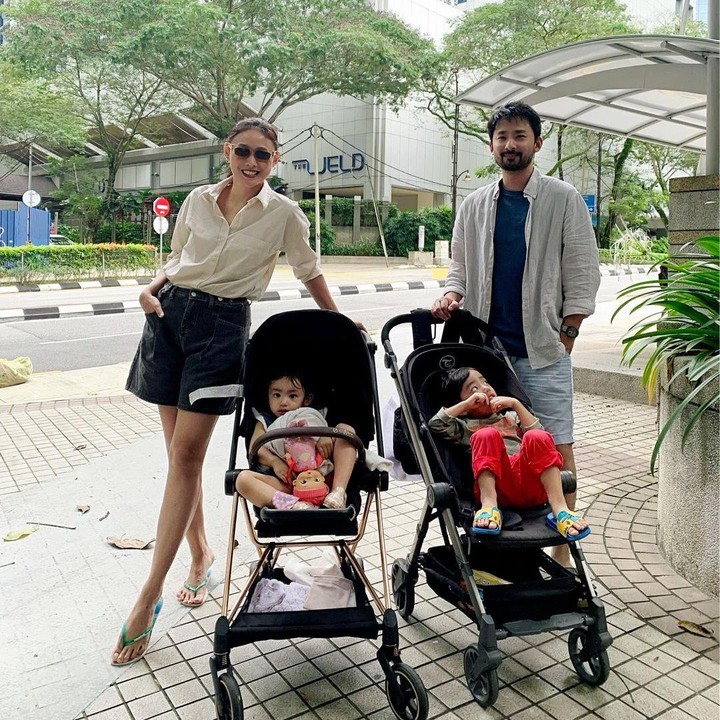 <p>Tak lupa, Whulandary juga sering mengajak Zayn dan Amilie pergi jalan-jalan bersama ayah mereka. Ia sangat menikmati perannya sebagai Bunda hingga ingin menambah momongan, nih. "Sudah mulai nyaman dengan sepasang belahan jiwa Ini, a[akah perlu menambah 1 anak lagi? Menurut teman-teman apa Kelebihan jika kita punya 3 anak? Atau 2 saja cukup? Kok galau yaa," ungkapnya. (Foto: Instagram @whulandary)</p>