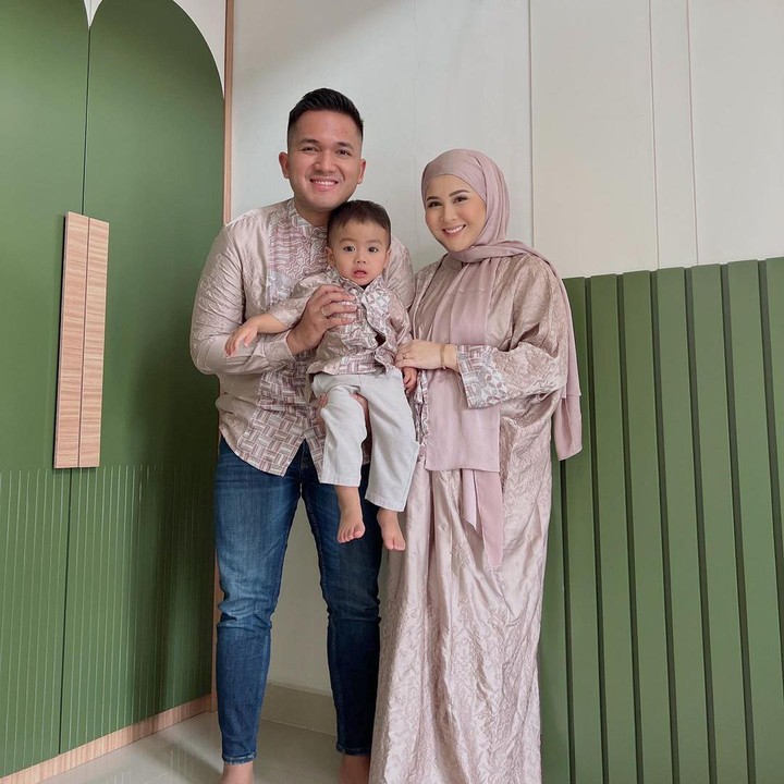 <p>Kesha Ratuliu sebentar lagi melahirkan anak kedua, Bunda. Belum lama ini, Kesha membagikan potret maternity shoot kehamilannya di media sosial. (Foto: Instagram @kesharatuliu05)</p>