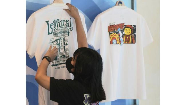 Apa ada cara keren buat mencintai bumi? Ternyata ada dan salah satunya mengenakan kaos dari botol plastik daur ulang.