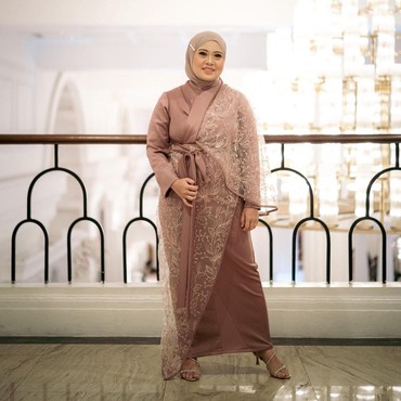 Komika Musdalifah Lahirkan Bayi Kembar, Satu Meninggal Dunia