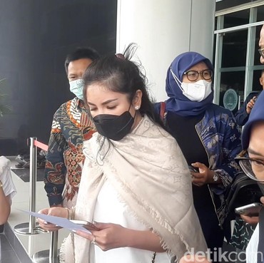 Adik Nindy Ayunda Diperiksa soal Kasus Kepemilikan Senpi Dito Mahendra