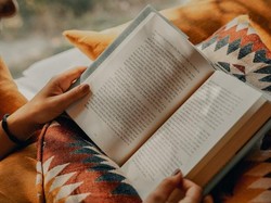 Unsur Intrinsik dan Ekstrinsik Novel Lengkap dengan Contohnya