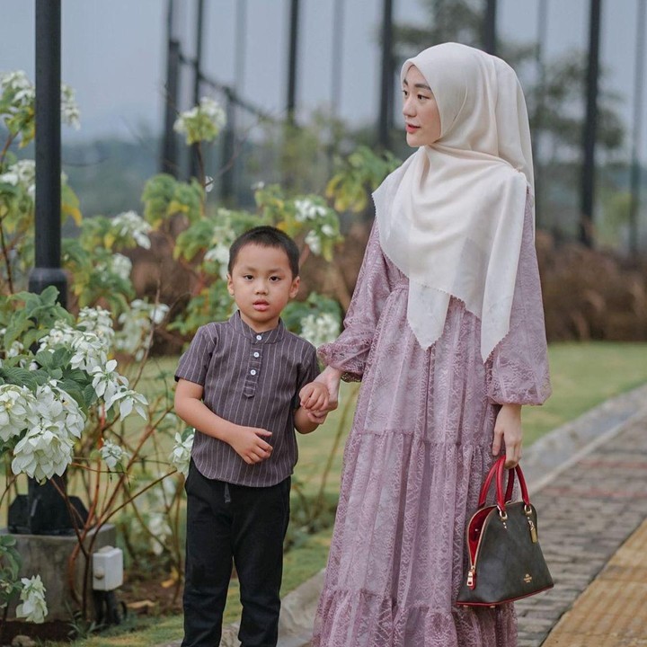 <p>Usai perceraian, Larissa Chou memutuskan untuk pindah dari tempat tinggal sebelumnya. Kini, ia pun menetap di Bandung bersama sang anak semata wayang. (Foto: Instagram: @larissachou)</p>