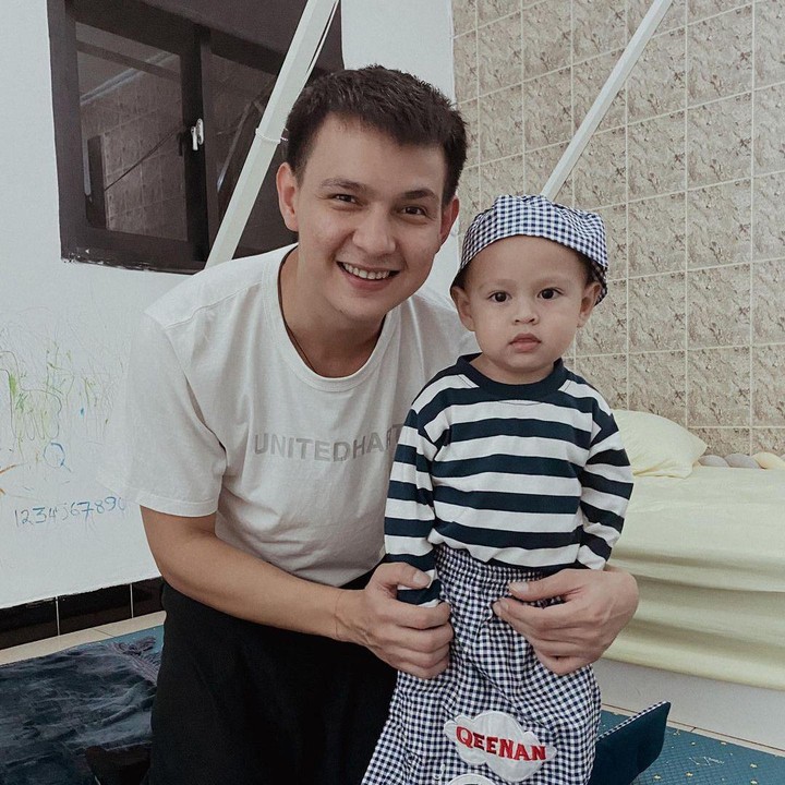 <p>"MasyaAllah ini panutannya Qeenan. Keep istiqomah Ka Marcell," kata seorang netizen. "Masya Allah semoga yang diajarkan ke Qeenan akan bermanfaat bagi kedua orang tuanya untuk menuju pintu surga kelak," papar netizen lainnya seraya menyisipkan emoticon hati. (Foto: Instagram: @marcelldarwin)</p>