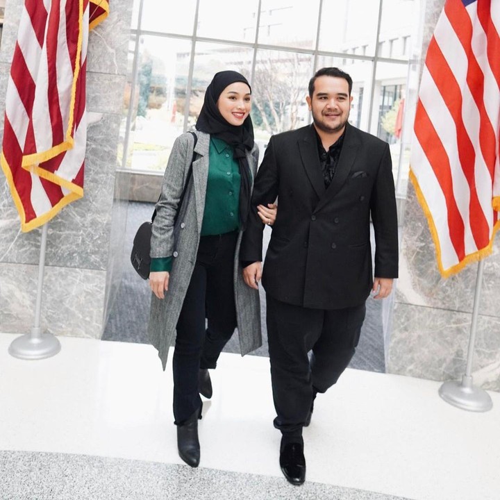 <p>Tya menikah dengan seorang pria asal Malaysia, Asyraf Khalid, pada tahun 2015. Setelah menikah, ia pun hijrah ke Negeri Jiran mengikuti sang suami. (Foto: Instagram: @tyaarifinnw)</p>