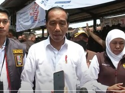 Kunjungi Pasar Sambonggede Tuban, Jokowi Puji Harga Bahan Pokok: Sangat Bagus!