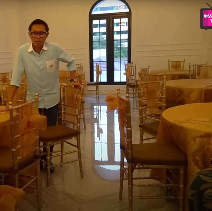 <p>Rumah Eko Patrio juga memiliki ruang besar yang diperuntukkan untuk pengajian, arisan, senam, hingga kumpul-kumpul. (Foto: YouTube Qiss You TV)</p>