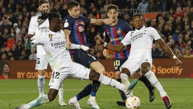 Fans Barcelona Panggil-panggil Nama Messi Sebelum Dihajar Madrid