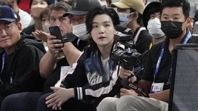 Hari Pertama Konser Suga BTS di Jakarta, Calo Tiket Masih Beredar