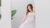 <p>Banyak netizen memuji potret maternity shoot Syahra, Bunda. Wanita 21 tahun ini dipuji cantik bukti pregnancy glow itu nyata. (Foto: Instagram @syahralarez_new)</p>