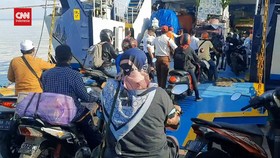 VIDEO: Pemudik Tujuan Pulau Sapudi Padati Pelabuhan Jangkar