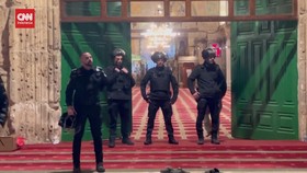 VIDEO: Bentrokan di Masjid Al Aqsa Terus Meningkat