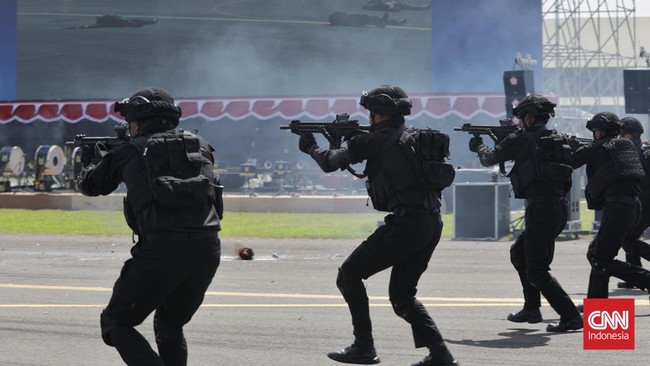 TNI terjun membantu pembebasan empat anak buah kapal (ABK) asal Warga Negara Indonesia (WNI) yang menjadi korban penculikan di perairan Gabon, Afrika Tengah.