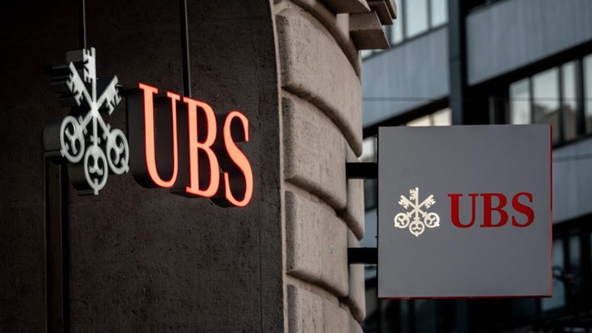 UBS berencana melakukan PHK kepada 3.000 karyawan di Swiss. Langkah ini diambil demi menghemat biaya operasional sebesar US$10 miliar.