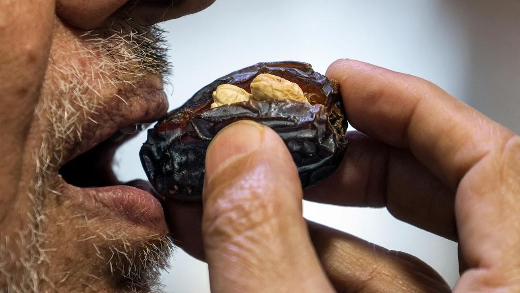 Berapa Kalori Kurma Keju? Cek Dulu Sebelum Jadi Menu Berbuka Puasa