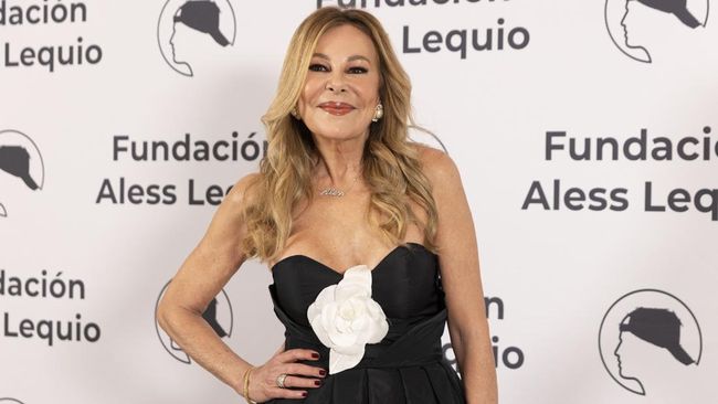 Aktris TV Spanyol Ana Obregón memicu kontroversi karena menggunakan sperma mendiang anaknya untuk mempunyai seorang cucu lewat metode surrogate mother.