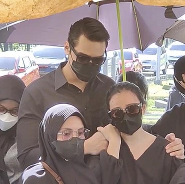 Ini Permintaan Terakhir Almarhum Ayah yang Berhasil Dipenuhi Asmirandah