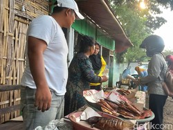 Sedapnya Ikan Laut Asap, Menu Ramadan Favorit di Paiton Probolinggo