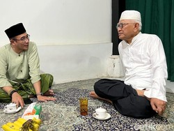 Sowan Gus Mus di Rembang, Ketua KPU Hasyim Asyari Dijamu Buka Puasa