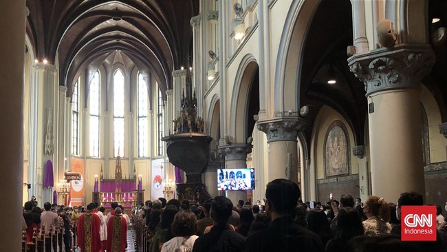 Menko Polhukam Hadi Tjahjanto memastikan ibadah Kamis Putih di Gereja Katedral berjalan kondusif.