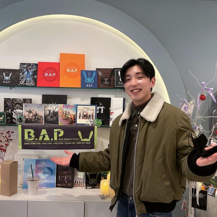 Namun meskipun B.A.P sedang hiatus, idol berusia 28 tahun tersebut masih sering membagikan momen kebersamaan yang masih solid dengan member lainnya di akun media sosial pribadi./ Foto: instagram.com/moonjongyeup