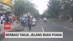 VIDEO: Berbagi Takjil Jelang Buka Puasa