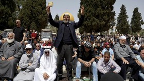 FOTO: Salat Jumat di Al-Aqsa Pasca-Serangan Brutal Israel